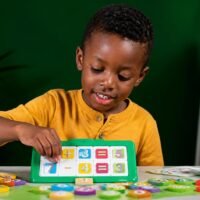 enfant qui jou1